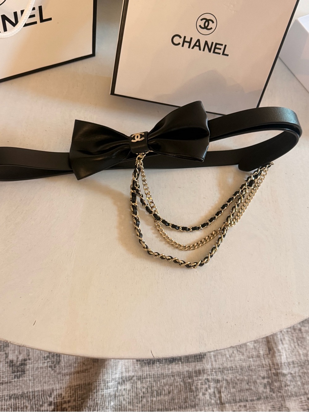 CHANEL Black Leather Bow Belt with Gold-Tone Chain Drapes - Picture 2 of 8